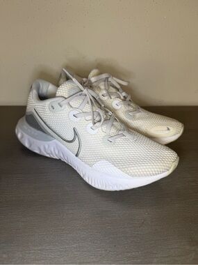 Nike Renew Run Shoes Women Size 8.5 Pure Platinum White Silver Mesh Running